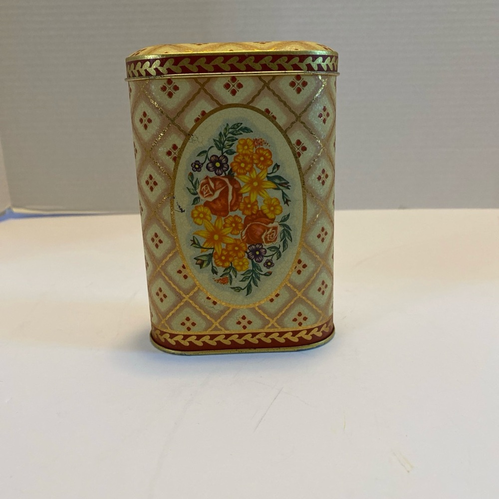 Vintage  Tin, Daher England Rectangle Metal Tin English Tea Floral Gold 5 1/4”